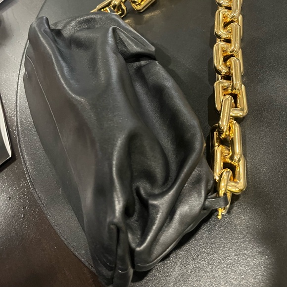 BOTTEGA VENETA The Chain Pouch gathered leather clutch - Picture 8 of 14